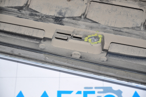 Накладка дверей нижня зад лев Audi Q5 8R 09-17 хром, затерта, зламана направляйка