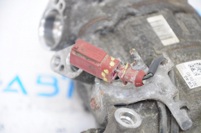 Компрессор кондиционера VW Jetta 19- топляк, сломана фишка