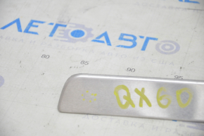 Накладка порога задняя левая внешн Infiniti JX35 QX60 13- хром, тип 1, тычка, царапины