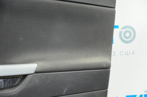 Обшивка двери карточка передняя правая Ford Focus mk3 11-14 черн с черн вставкой тряпка, царапины, под химчистку