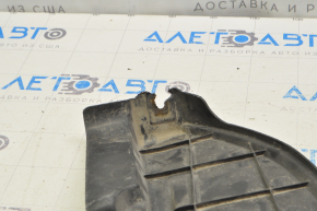 Подкрылок задний левый Nissan Leaf 11-17 сломано крепление