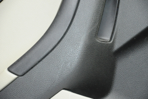 Обшивка дверей картка зад лев Ford Focus mk3 11-14 сіра з сірою вставкою пластик, подряпини