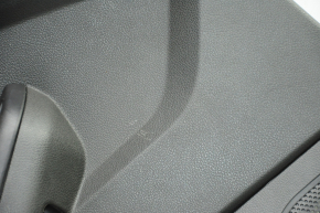Обшивка двери карточка задняя левая Ford Focus mk3 15-18 черн с черн вставкой тряпка, царапины
