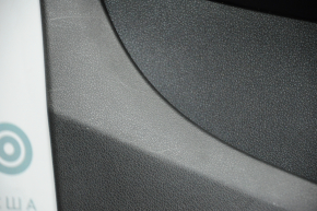 Обшивка двери карточка передняя левая Audi Q5 8R 09-17 черная с коричневой вставкой кожа, подлокотник кожа, молдинг под дерево глянец, царапина, вмятина на подлокотнике