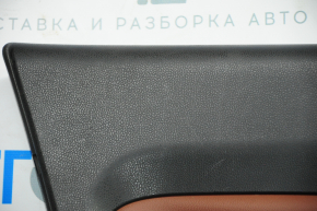 Обшивка двери карточка передняя левая Fiat 500L 14- черная с коричневой вставкой кожа, отслоилась кожа, царапины