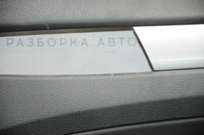 Обшивка двери карточка передняя правая VW Passat b7 12-15 USA черн с черн вставкой кожа, подлокотник кожа, молдинг серый глянец, царапины