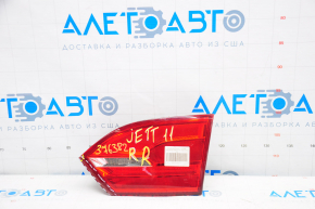 Фонарь внутренний крышка багажника правый VW Jetta 11-14 USA трещина, светлый