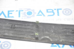Накладка заднього бампера верхня Ford Explorer 18-19 рест, структура, подряпина, надлом кріп