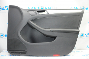 Обшивка двери карточка передняя правая VW Jetta 11-18 USA черн с черн вставкой пластик, подлокотник кожа, молдинг серый глянец тип 1, царапины