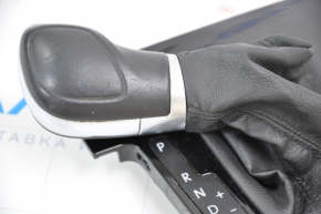 Ручка КПП з накладкою шифтера VW Passat b8 16-19 USA шкіра чорна, глянсова накладка, тип 1, потертості та подряпини на шкірі