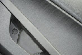 Обшивка дверей картка зад прав Ford Fiesta 11-19 чорн з чорною вставкою пластик, підлокітник пластик, під хутро склопідйомник, подряпина на ручці
