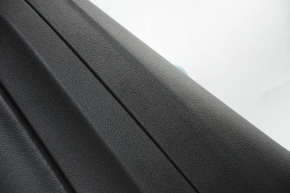 Обшивка дверей картка зад прав Ford Escape MK3 13-16 дорест черн з чорн вставкою пластик, підлокітник шкіра, під пищалку, без накладки ручки, подряпини