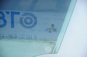 Стекло двери передней левой VW Passat b7 12-15 USA царапины