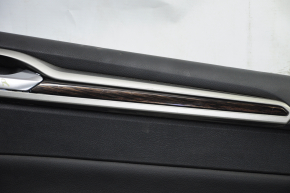 Обшивка двери карточка задняя правая Ford Fusion mk5 13-16 черн с черн вставкой кожа, подлокотник кожа, молдинг под дерево глянец, надрывы, царапины, тычки