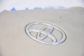 Накладка руля Toyota Solara 2.4 04-08 беж, царапины на эмблеме