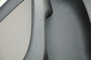 Обшивка двери карточка задняя левая VW Jetta 11-18 USA черн с корич вставкой пластик, подлокотник кожа, молдинг черный структура, царапины
