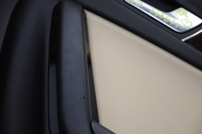 Обшивка двери карточка задняя правая Audi A4 B8 13-16 рест черн с беж вставкой кожа, подлокотник резина, молдинг под дерево глянец, седан, без шторки, слом креп, царап