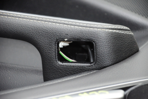 Обшивка дверей картка зад прав Mercedes CLA 14-19 чорна з чорною вставкою шкіра, підлокітник шкіра, надриви