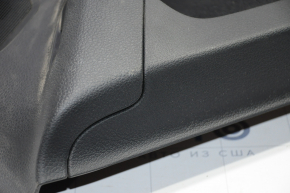 Обшивка двери карточка задняя правая VW Tiguan 09-17 черн с черн вставкой тряпка, подлокотник тряпка, царапины, без отражателя