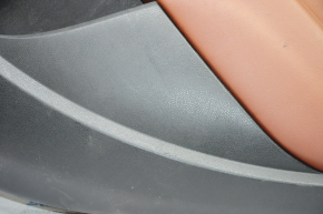 Обшивка двери карточка задняя правая Fiat 500L 14- черная с коричневой вставкой кожа, отслоилась кожа, царапины