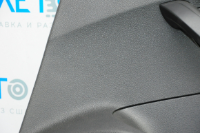 Обшивка двери карточка задняя правая VW Passat b7 12-15 USA черн с черн вставкой пластик, подлокотник кожа, молдинг серый глянец, слом креп, царапины, надрыв