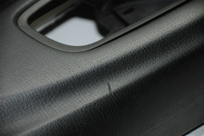 Обшивка двери карточка передняя правая Mazda 6 13-15 черн с черн вставкой кожа, подлокотник кожа, Bose, надрывы, тычки