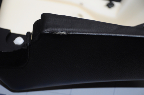 Обшивка двери карточка передняя правая Mazda 6 13-15 черн с черн вставкой тряпка, подлокотник кожа, надрыв, царапины