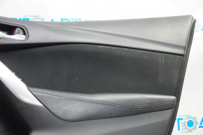 Обшивка дверей картка перед прав Mazda 6 13-15 черн з чорн вставкою ганчірка, підлокітник шкіра, подряпини, під хімчистку