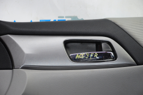 Обшивка двери карточка передняя правая Honda Accord 13-17 сер с сер вставкой тряпка, подлокотник тряпка, молдинг ручки тип 1, надрыв, царапины, под химчистку