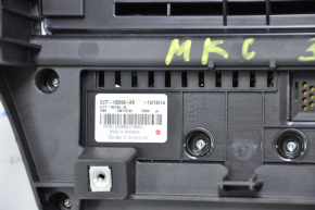Панель управления монитором и климатом Lincoln MKC 15- царапины на хроме и накладке, сломано крепление молдинга
