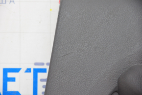 Обшивка двери карточка задняя правая VW Jetta 11-18 USA черн с черн вставкой пластик, подлокотник кожа, молдинг серый глянец тип 1, царапины