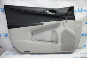 Обшивка двери карточка передняя левая Toyota Camry v50 12-14 usa сер с черн вставкой пластик, подлокотник резина, без отражателя