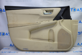 Обшивка двери карточка передняя левая Toyota Camry v55 15-17 usa беж с беж вставкой кожа, подлокотник резина, надрыв, под химчистку