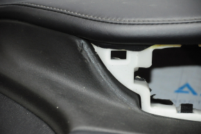 Обшивка двери карточка передняя левая Lexus RX350 RX450h 10-15 черн с черн вставкой кожа, подлокотник черн кожа, под память сидений, надрыв кожи, царапины, тычки