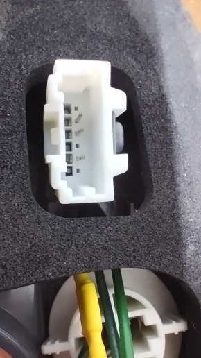 Ліхтар внутрішній кришка багажника правий Hyundai Elantra AD 17-18 дорест галоген, скол