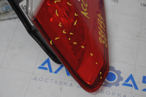 Фонарь внутренний крышка багажника правый Honda Accord 13-15 царапины, отломан фрагмент корпуса