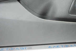 Обшивка двери карточка передняя левая Nissan Murano z52 15-17 черн с черн вставкой кожа, молдинг серый глянец, царапины, тычки, под химчистку, под память на подлокотнике