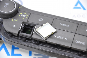 Управление магнитофоном, радио Chevrolet Malibu 13-15 под навигацию затерты кнопки и накладка, сломаны крепления накладки кнопки