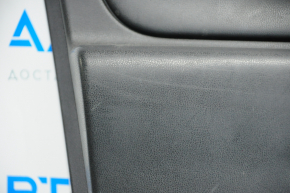 Обшивка двери карточка передняя левая Nissan Versa 12-19 usa черн с черн вставкой пластик, под мех стеклоподъемник, царапины