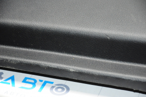 Обшивка двери карточка передняя правая Nissan Altima 13-18 черн с черн вставкой тряпка, царапины