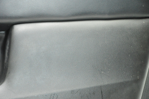 Обшивка двери карточка передняя правая Nissan Pathfinder 13-20 черн с черн вставкой кожа, подлокотник кожа, молдинг под дерево глянец, царапины, без отражателя, тычки