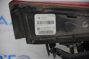 Фонарь внутренний крышка багажника левый VW Passat b8 16-19 USA светлый без накладки, царапины