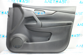Обшивка двери карточка передняя правая Nissan Rogue 14-20 черн с черн вставкой пластик, молдинг графит глянец, подлокотник кожа, царапины