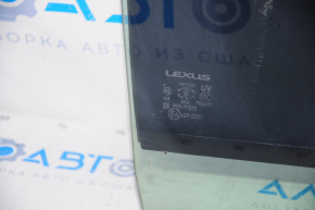 Стекло двери задней правой Lexus CT200h 11-17 царапины