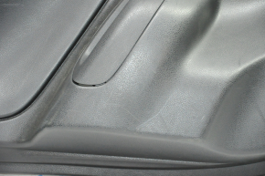 Обшивка дверей картка задня ліва Nissan Versa 12-19 usa чорний з чорною вставкою пластик, під хутро склопідйомник, подряпини