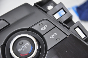Управление климат-контролем c дисплеем Mazda 6 13-15 дорест auto без подогрева, царапины на кнопках, затерто стекло