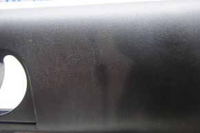 Накладка центральної стійки верхня ремінь права Dodge Dart 13-16 черн, подряпини