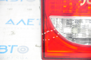 Ліхтар внутрішній кришка багажника лівий Toyota Sequoia 08-16 тріщини