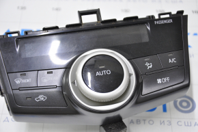 Управление климат-контролем Toyota Prius V 12-17 царапины на накладке, затерто стекло и джойстик