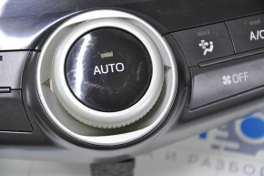 Управління клімат-контролем Toyota Prius V 12-17 подряпини на склі та накладці, затертий джойстик